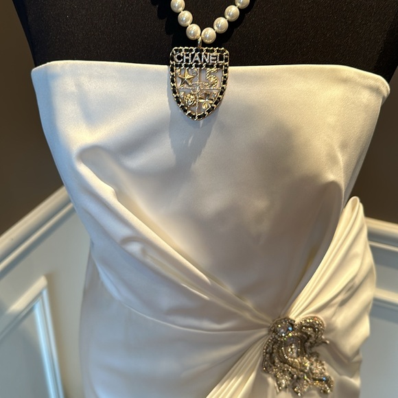 ABS Elegant white satin dress - Picture 10 of 16